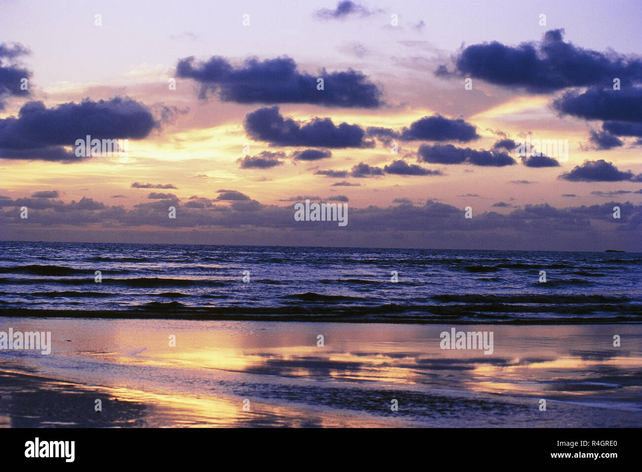 Tramonto, Juhu spiaggia, Mumbai, India, Asia Foto Stock