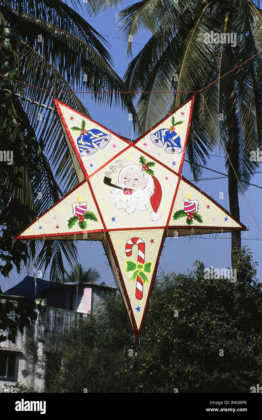 Forma a stella decorate lanterna per la festa di Natale, Mumbai, India, Asia Foto Stock