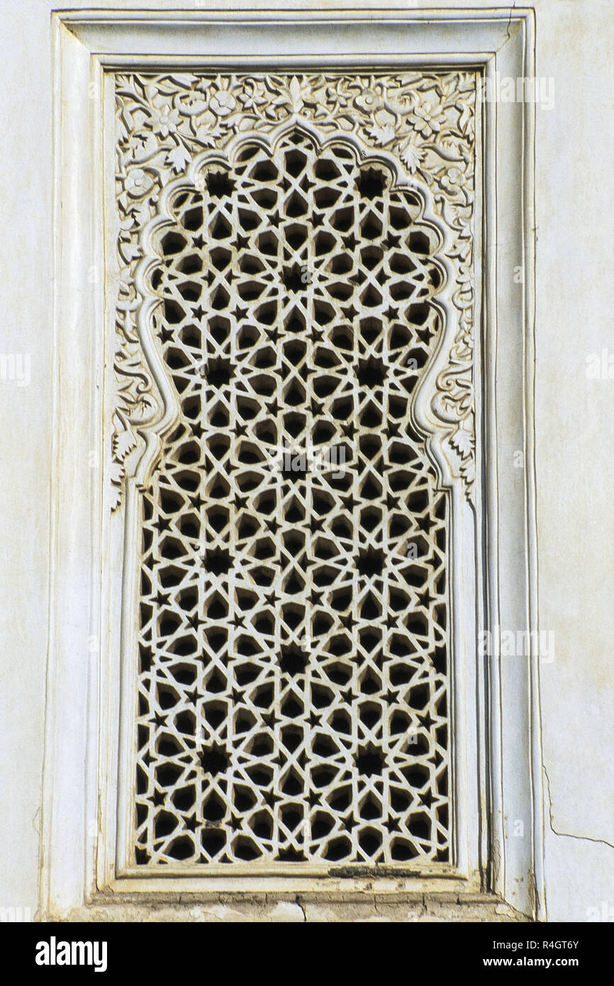 Jali work ; Jaali design ; Jali latticed stone ; Jali screen window ; Bibi ka Maqbara ; Aurangabad ; Maharashtra ; India ; Asia Foto Stock