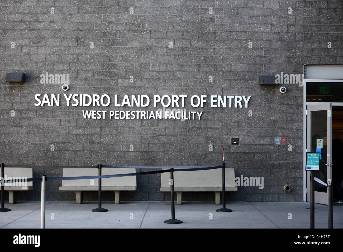 SAN YSIDRO, CALIFORNIA - 26 novembre 2018: Il San Ysidro porta a terra di Entrata Ovest struttura pedonale, su USA Messico frontiera. Foto Stock