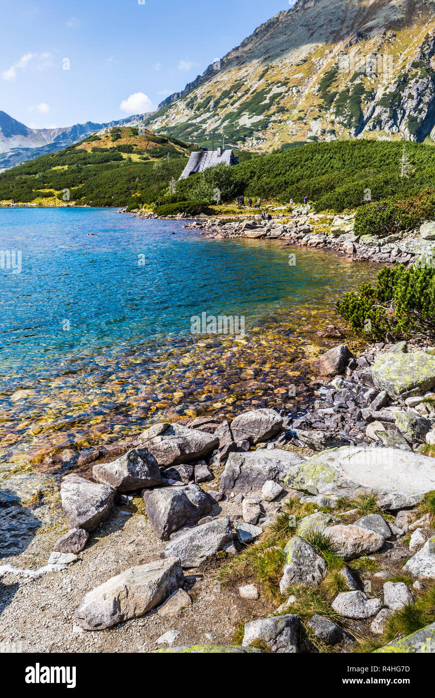 Lago di montagna in 5 laghi della valle di Tatra, Polonia. Foto Stock