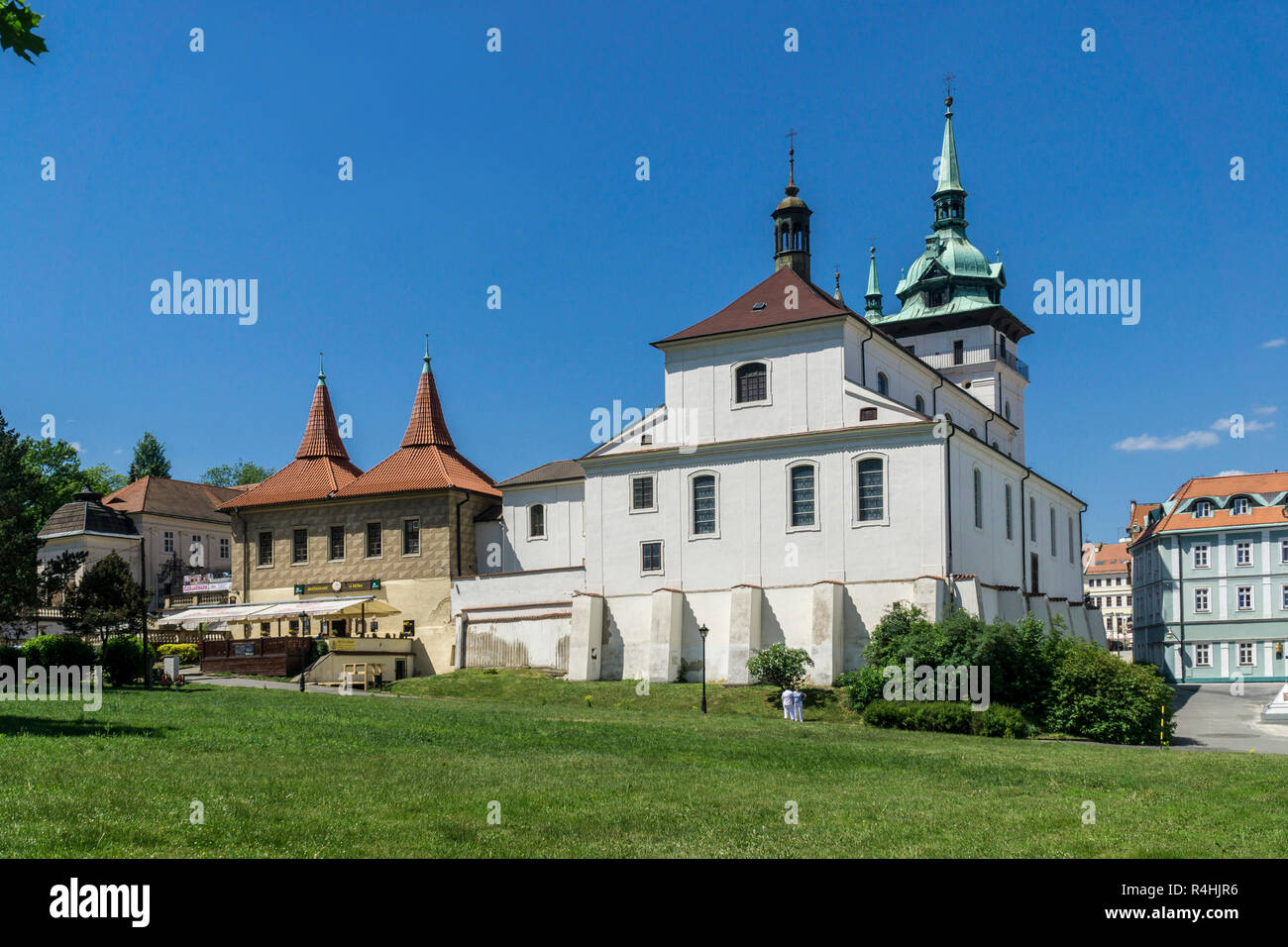 Kurort Teplice, Health resort posto, Lázenské námesti con Summer House e Chiesa di presidenza, Kurplatz, Lázenské námesti mit Lusthaus und Dekanatskirch Foto Stock