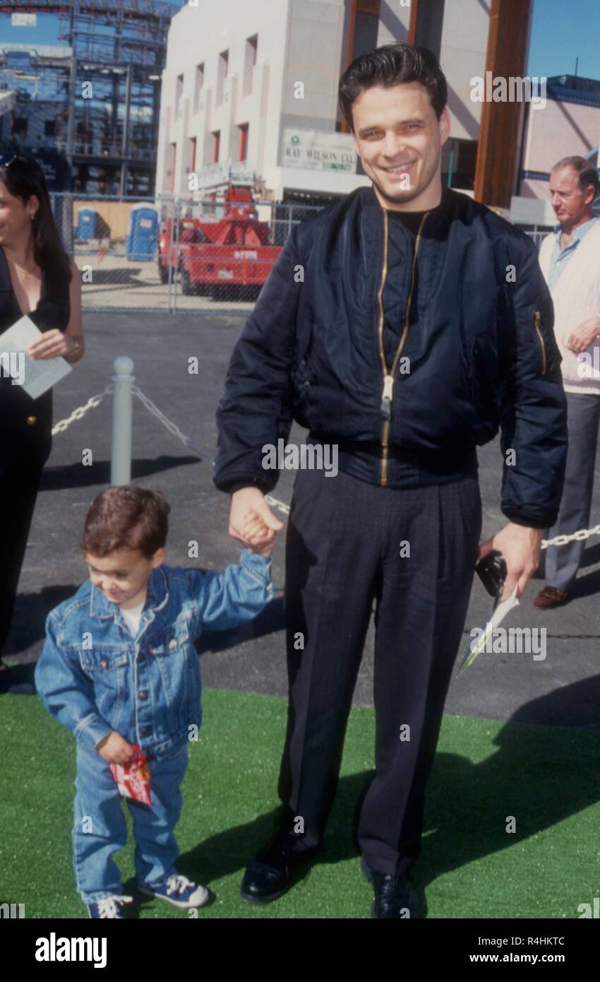 UNIVERSAL City, CA - Marzo 6: Attore Damian Chapa assiste "Teenage Mutant Tartarughe Ninja III' Premiere il 6 marzo 1993 presso Cineplex cinema Odeon in città universale, California. Foto di Barry re/Alamy Stock Photo Foto Stock