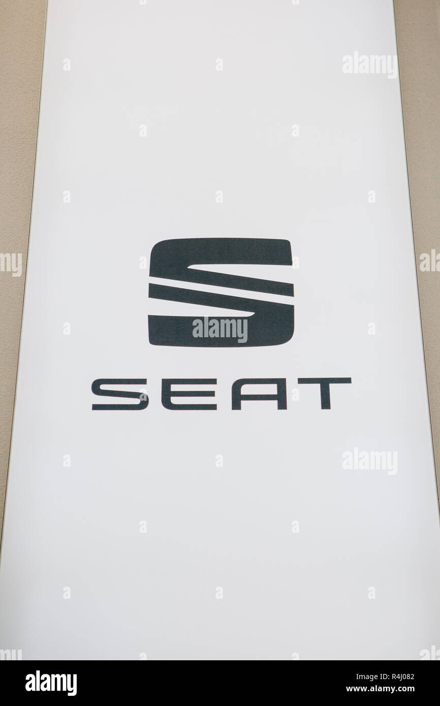 Berlino, 29 agosto 2018: Il segno o il banner della sede sulla parete al Salone Auto - Volkswagen forum gruppi a Berlino. Foto Stock