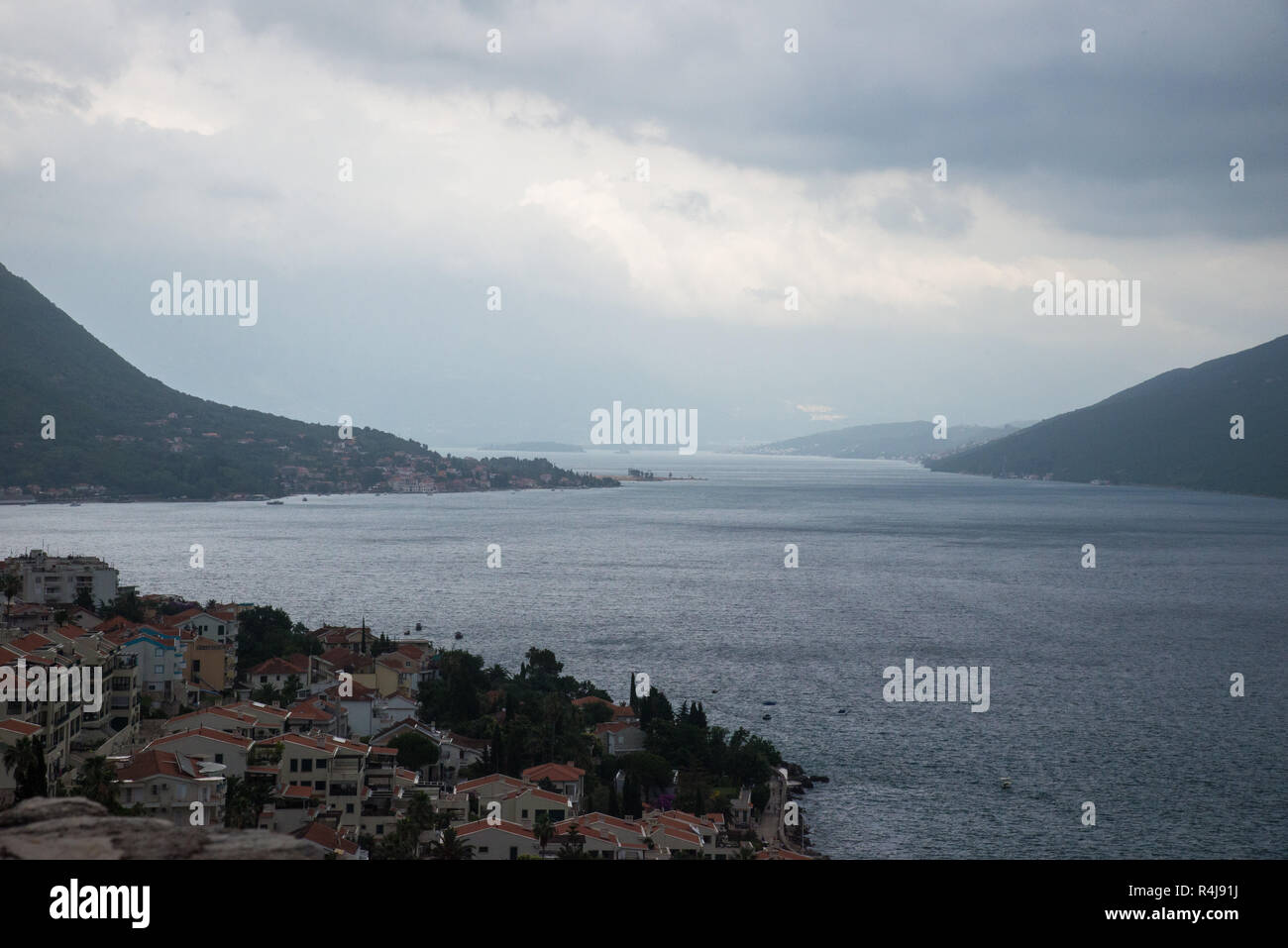 Perast, vista sulla Baia di Kotor, Montenegro Foto Stock