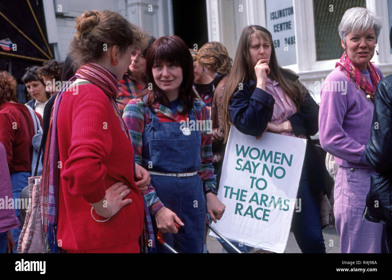 Donne frequentanti anti-nucleare Manifestazione a Londra negli anni ottanta Foto Stock