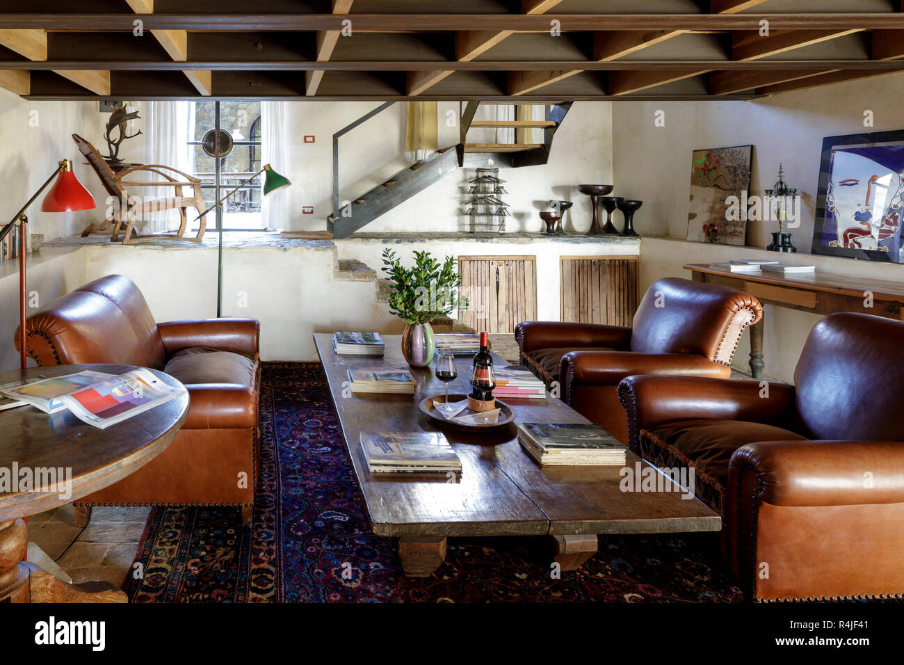 Area lounge in suite di lusso al Castello Di Vicarella, Maremma Toscana, Italia Foto Stock