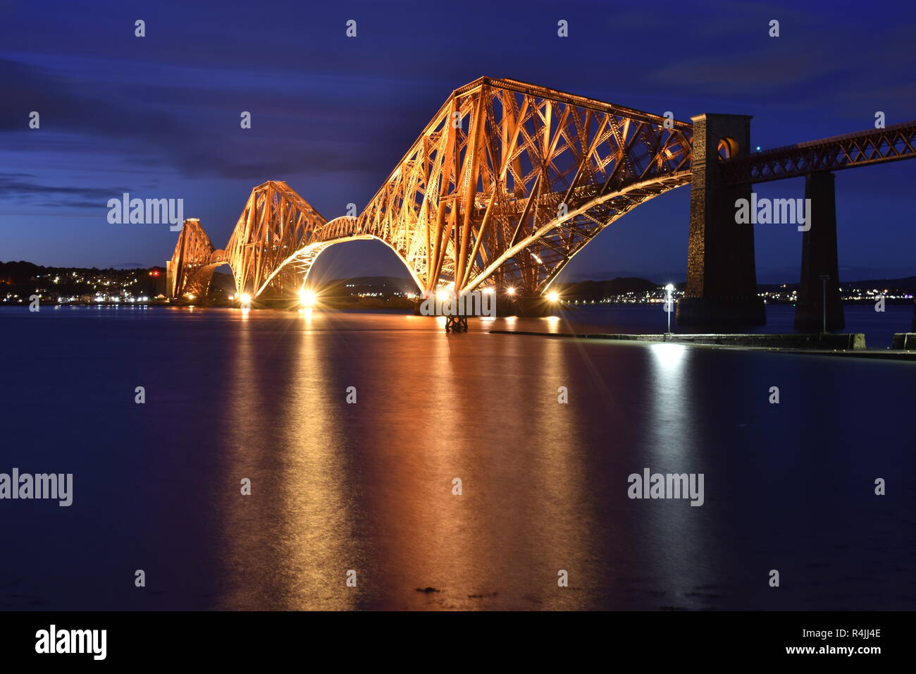 Forth Bridge di notte Foto Stock