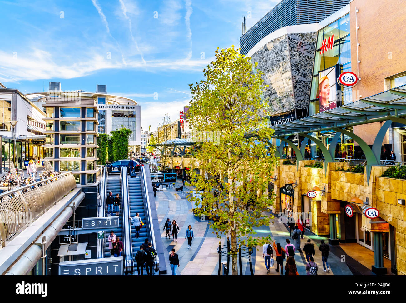Beursplein shopping street a Coolsingel vicino al World Trade Center nel centro di Rotterdam nei Paesi Bassi Foto Stock
