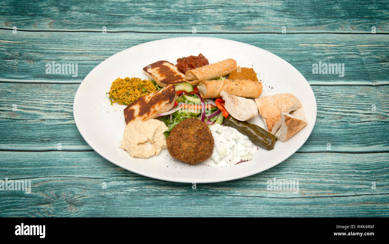 Una selezione di cibi mediterranei, vegetariana mezze Foto Stock