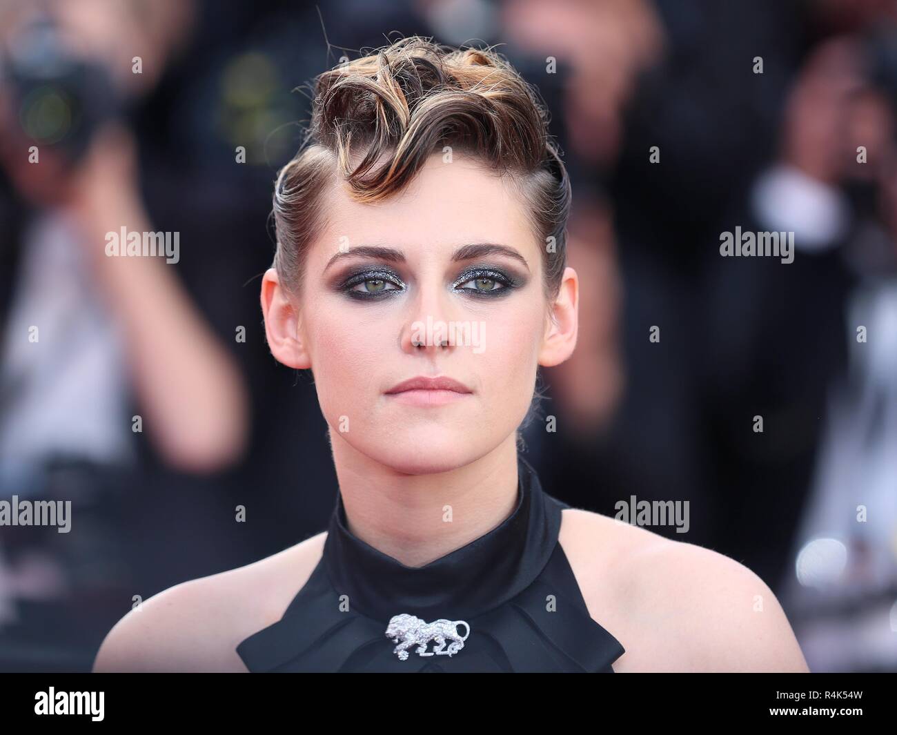 CANNES, Francia - 08 maggio, 2018: Kristen Stewart passeggiate il tappeto rosso davanti a 'Todos lo saben" proiezione a 71th Festival de Cannes Foto Stock