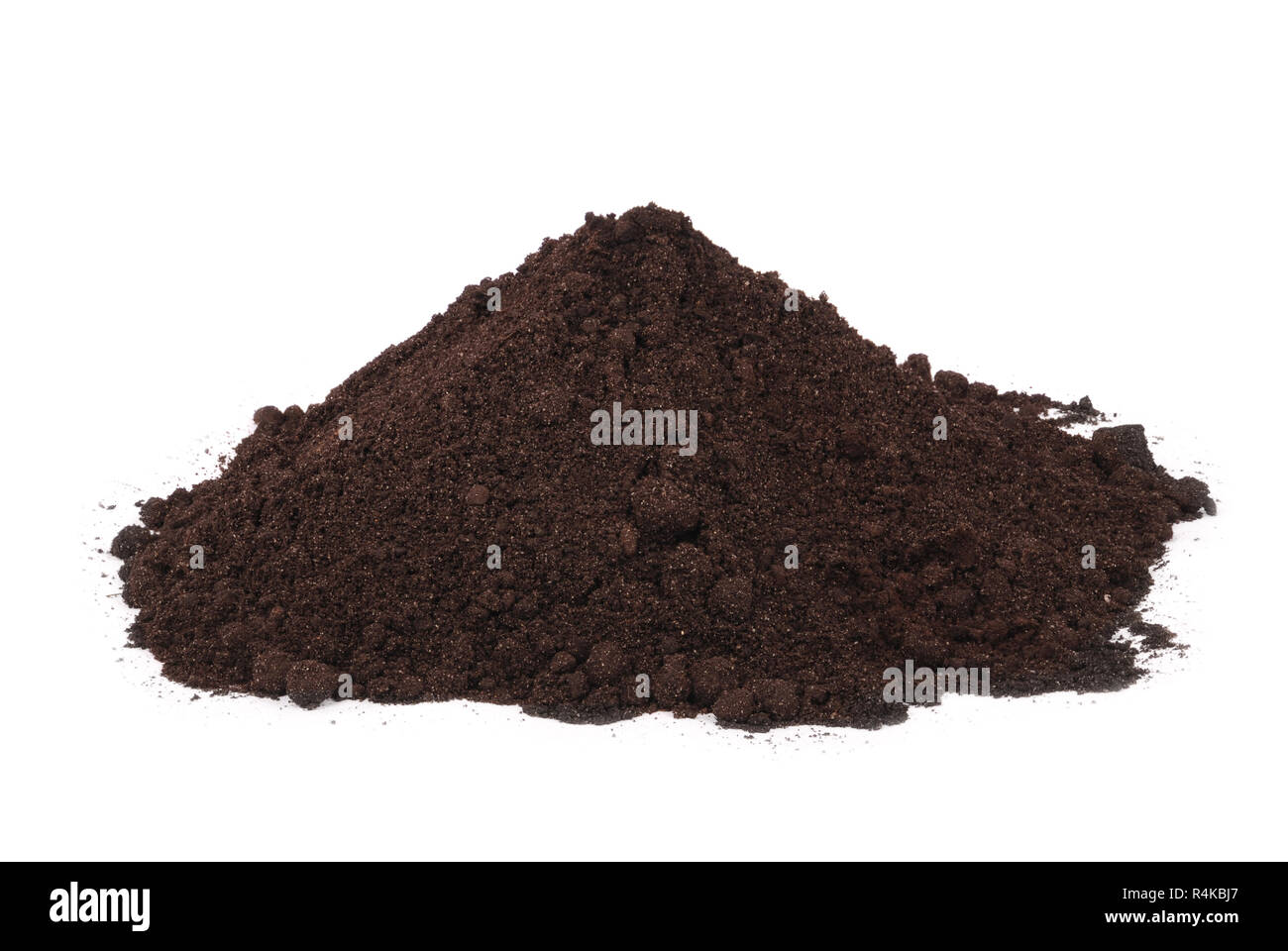 Pila heap humus del suolo isolate su uno sfondo bianco. Foto Stock
