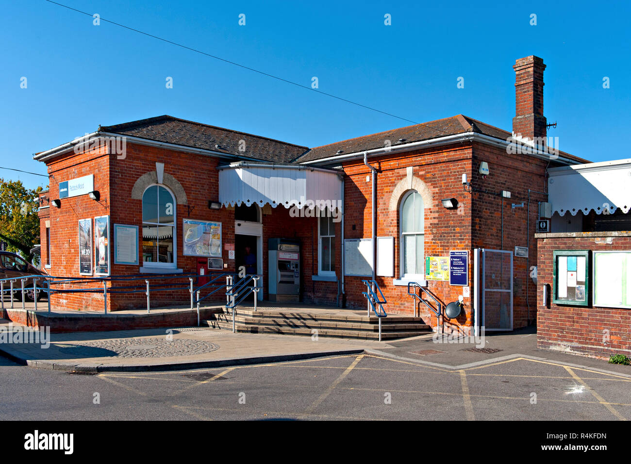 Paddock Wood Stazione Ferroviaria nel Paddock Wood, Kent, Regno Unito. La stazione è un bene usato " commuter " stop sul Southeastern Mainline a Londra Charing Cross Foto Stock