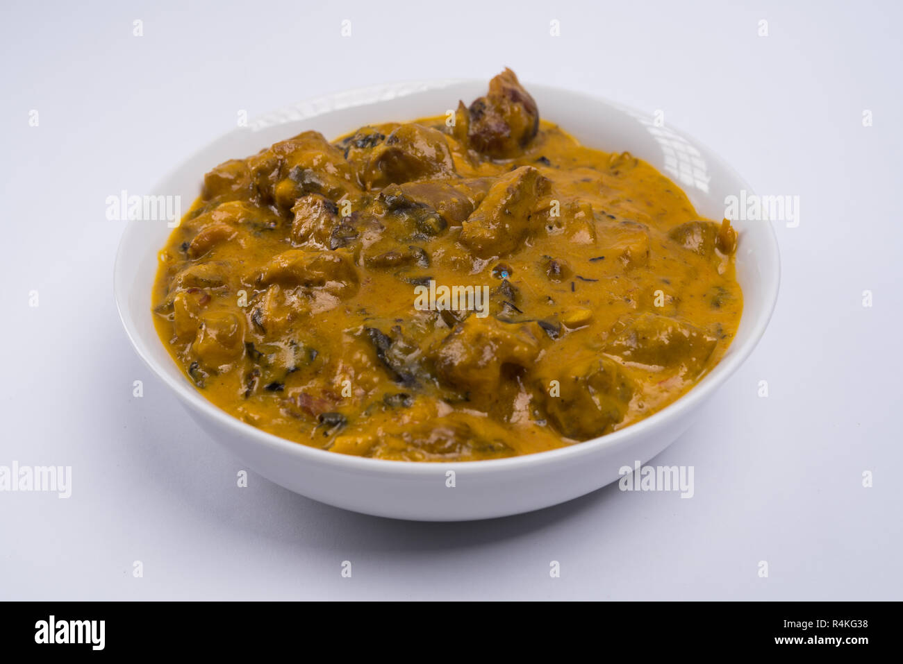 Owo minestra con un assortimento di carne e pesce Foto Stock