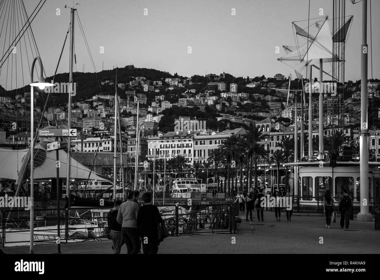 GENOVA,Italia-12 Ottobre,2018: bellissimo porto vecchio della città di Genova, regione italiana della Liguria Foto Stock