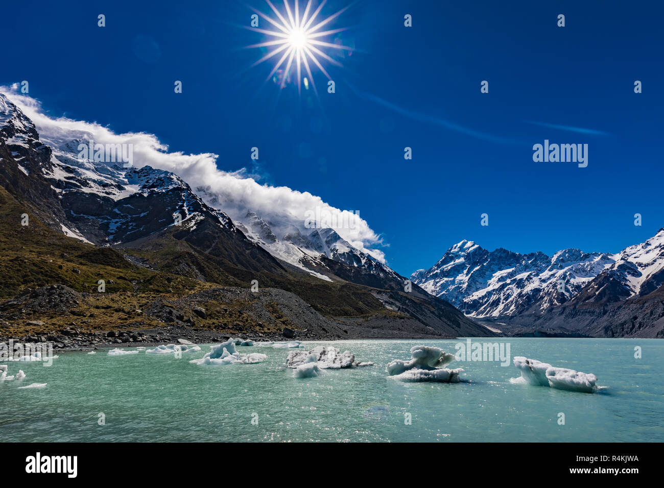 Montagne in Hooker Valley via in Aoraki National Park, Nuova Zelanda, Isola del Sud Foto Stock