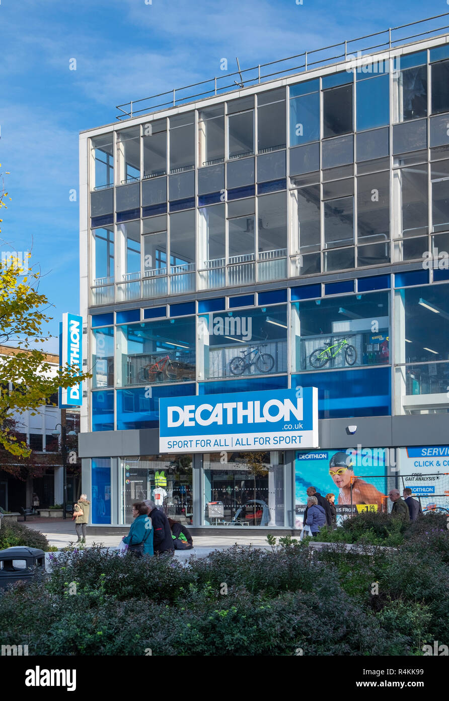 Negozio Decathlon anteriore, Crawley Sussex Foto Stock