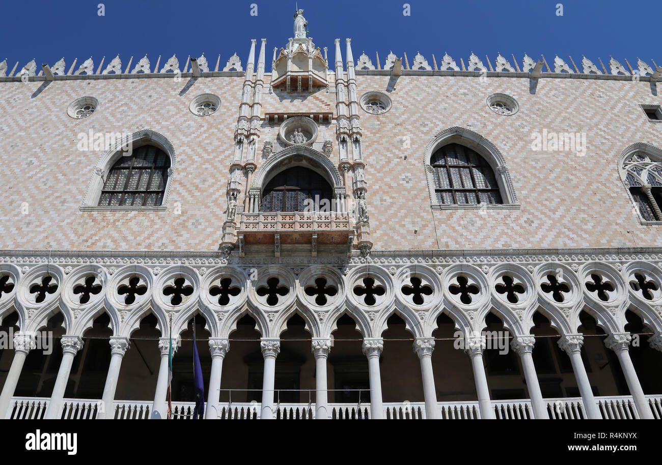 L'Italia. Venezia. Il Palazzo del Doge. Xiv-XV secolo. Stile gotico veneziano. Facciata. Regione del Veneto. Foto Stock