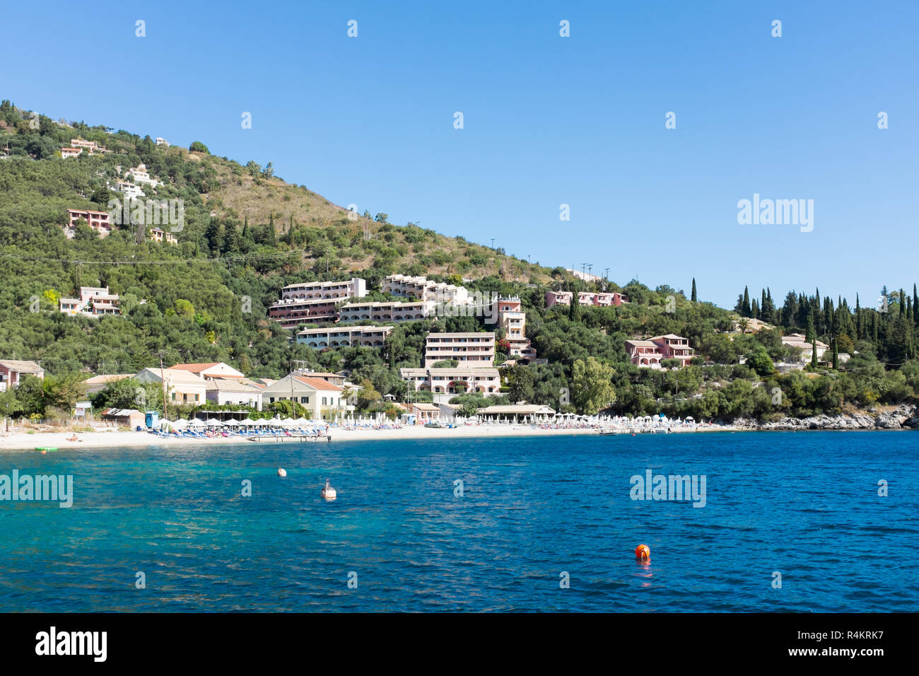 Il grazioso villaggio costiero di Kalami a Corfù Foto Stock