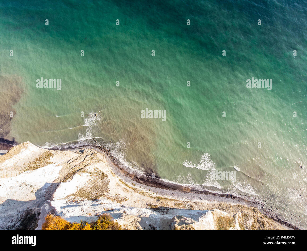 Il pittoresco paesaggio costiero del Danish Mar Baltico isola di Møn è noto per le sue scogliere di gesso. Foto Stock