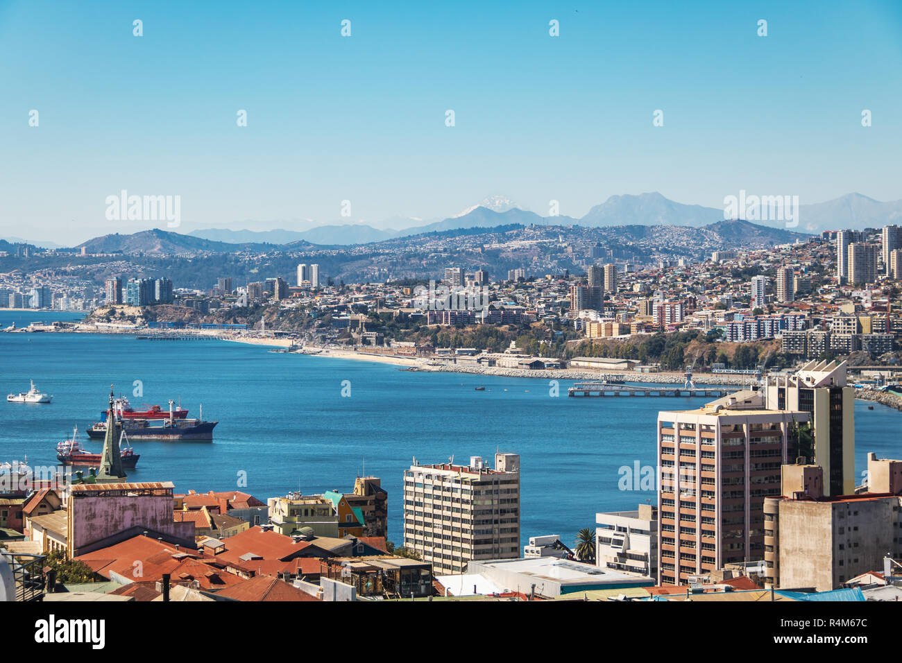 Vista aerea della baia di Valparaiso dal Cerro Alegre Hill - Valparaiso, Cile Foto Stock