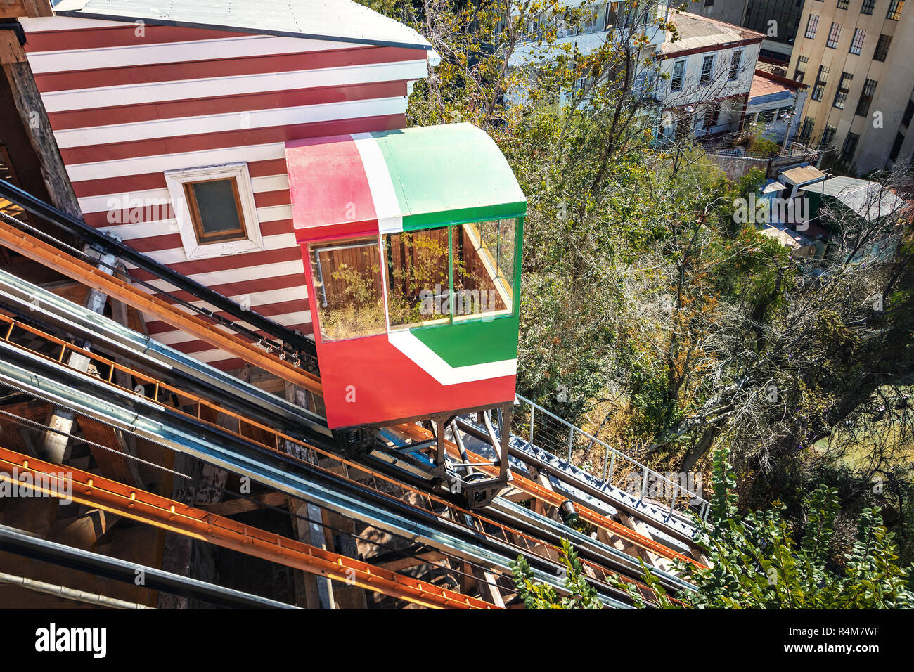Ascensor El Peral a Cerro Alegre Hill - Valparaiso, Cile Foto Stock