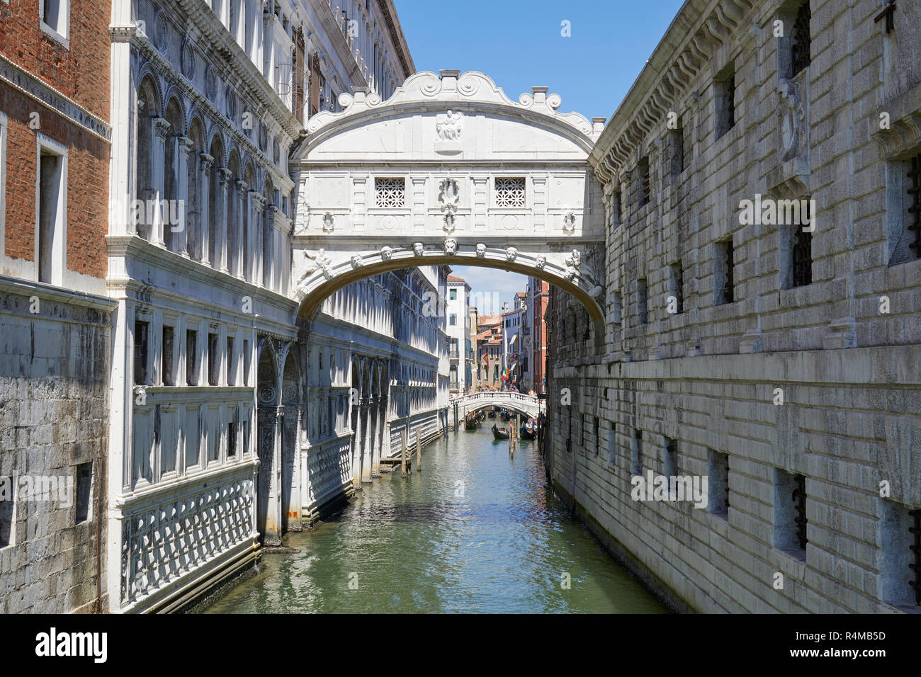 Ponte dei Sospiri in una giornata di sole a Venezia, Italia Foto Stock