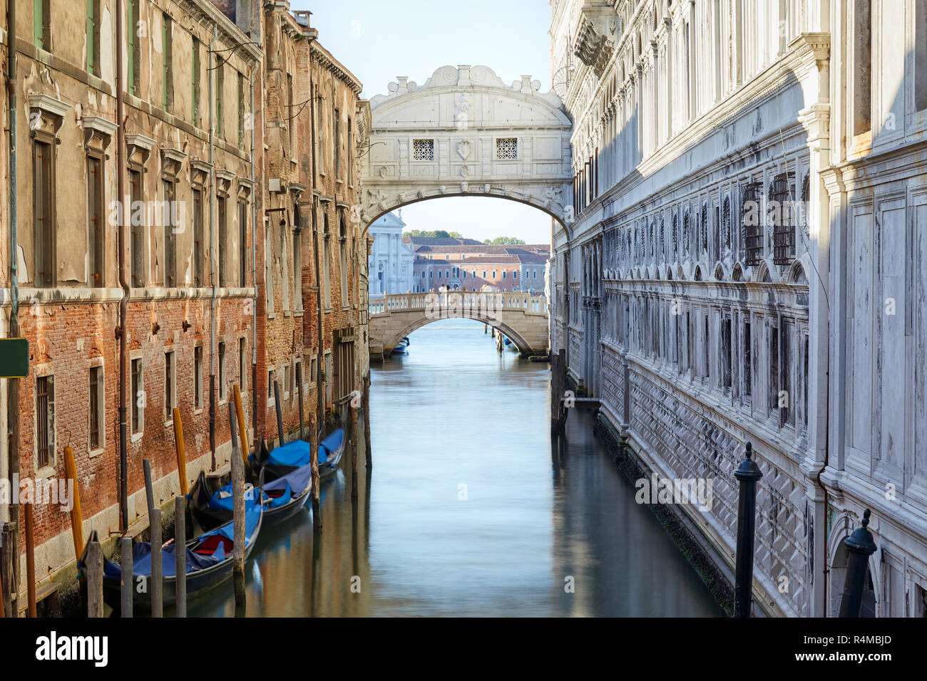 Ponte dei Sospiri e canal al mattino, Venezia, Italia Foto Stock