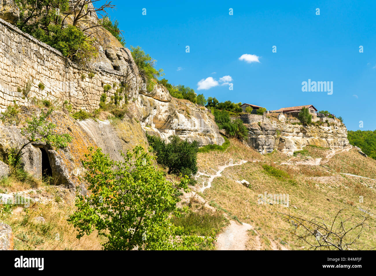 Chufut-Kale, un rovinato medievale città-fortezza nelle montagne della Crimea Foto Stock