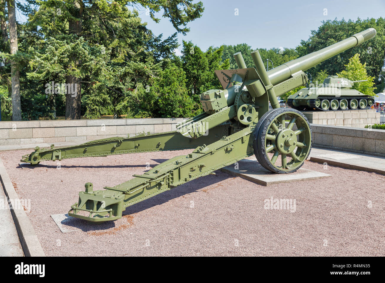Esercito Rosso ML-20 152mm gun obice pezzo di artiglieria alla guerra sovietica Memorial in Berlin Park Tiergarten, Germania. Foto Stock