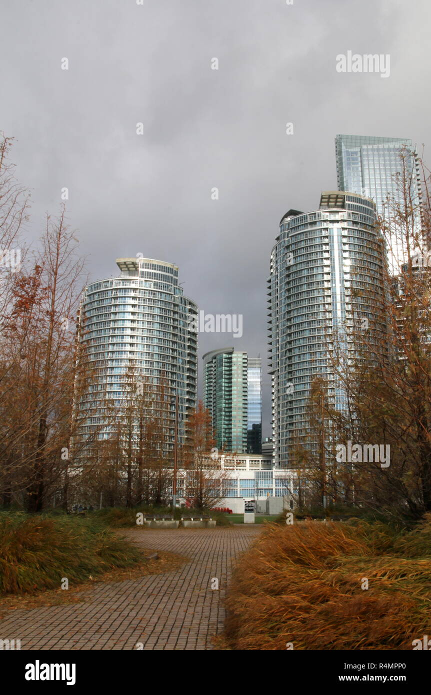 Questa è una vista del cielo di Toronto dal lago. Foto Stock