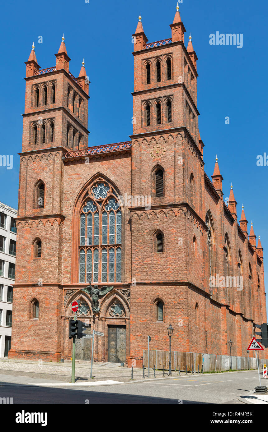 Neo gotico chiesa Friedrichswerder nel centro di Berlino, Germania. Progettato da architetto Karl Friedrich Schinkel fu costruita nel 1824-1831. Foto Stock