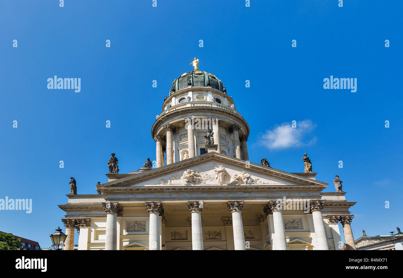 La Chiesa tedesca esterno sulla piazza Gendarmenmarkt a Berlino, Germania. Foto Stock