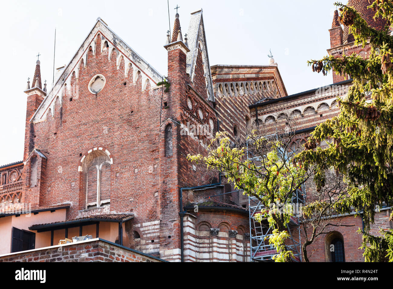 Vista della chiesa di san fermo maggiore a Verona Foto Stock