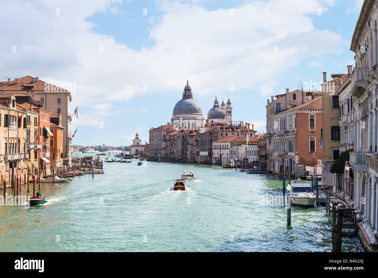 Vista del Canal Grande di Venezia città in primavera Foto Stock