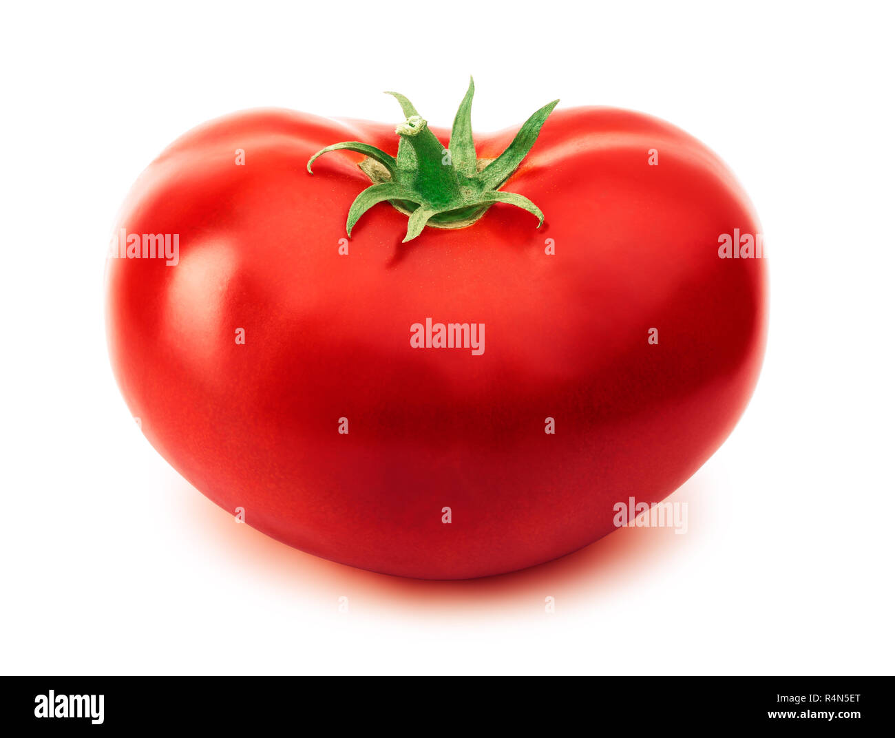 A forma di cuore isolato di pomodoro sul bianco Foto Stock