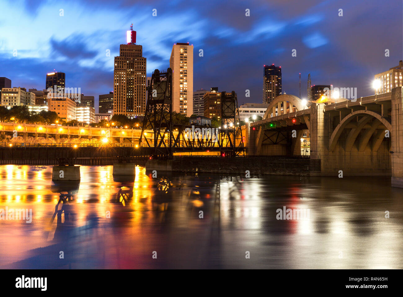 La città di San Paolo, Minnesota di notte Foto Stock