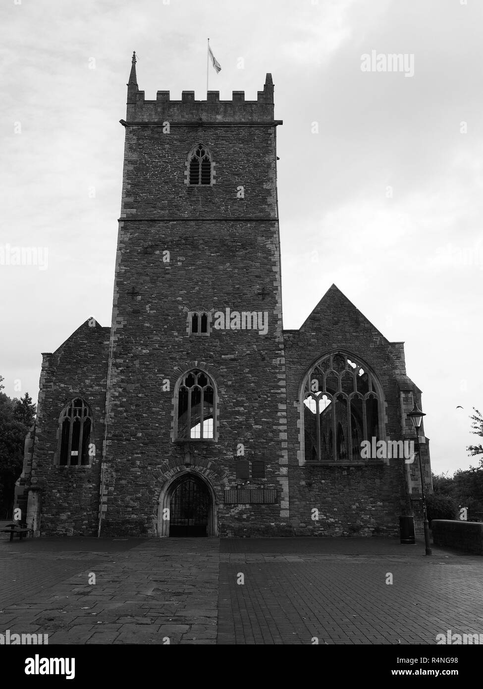 San Pietro Chiesa in rovina in Bristol in bianco e nero Foto Stock