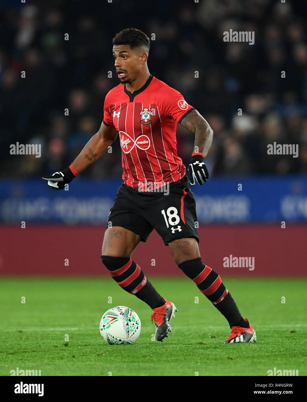 Southampton's Mario Lemina durante la Carabao Cup, quarta partita al King Power Stadium di Leicester. PREMERE ASSOCIAZIONE foto. Data immagine: Martedì 27 novembre 2018. Vedi PA storia CALCIO Leicester. Il credito fotografico dovrebbe essere: Joe Giddens/PA Wire. RESTRIZIONI: Nessun utilizzo con audio, video, dati, elenchi di apparecchi, logo di club/campionato o servizi "live" non autorizzati. L'uso in-match online è limitato a 120 immagini, senza emulazione video. Nessun utilizzo nelle scommesse, nei giochi o nelle pubblicazioni di singoli club/campionati/giocatori. Foto Stock