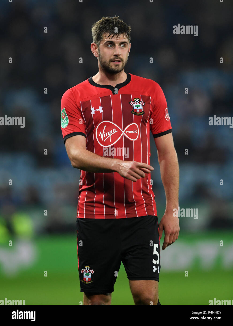 Southampton's Jack Stephens durante la Carabao Cup, quarto round match al King Power Stadium di Leicester. PREMERE ASSOCIAZIONE foto. Data immagine: Martedì 27 novembre 2018. Vedi PA storia CALCIO Leicester. Il credito fotografico dovrebbe essere: Joe Giddens/PA Wire. RESTRIZIONI: Nessun utilizzo con audio, video, dati, elenchi di apparecchi, logo di club/campionato o servizi "live" non autorizzati. L'uso in-match online è limitato a 120 immagini, senza emulazione video. Nessun utilizzo nelle scommesse, nei giochi o nelle pubblicazioni di singoli club/campionati/giocatori. Foto Stock