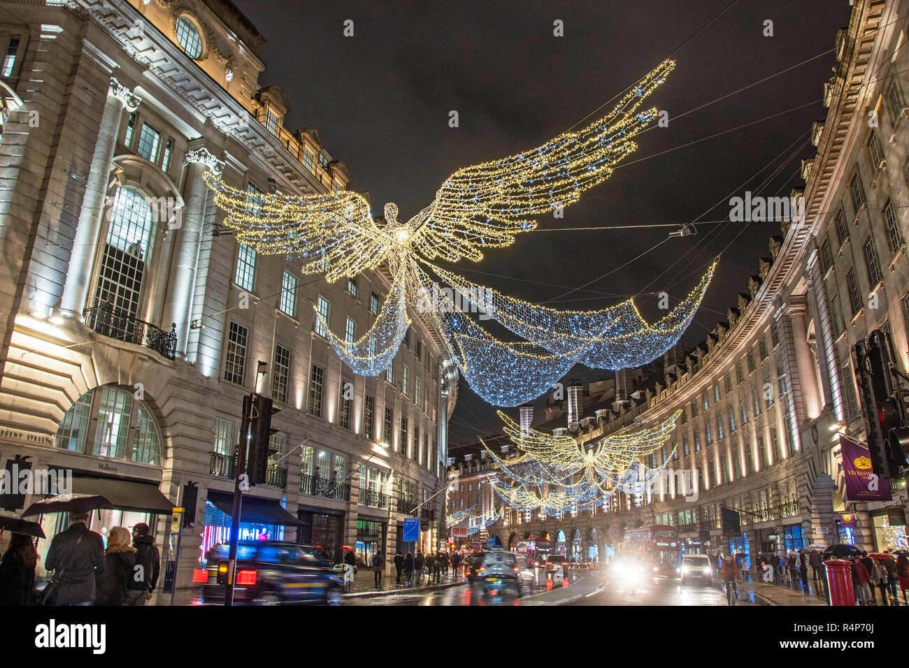 Regents Street, Londra, Regno Unito. 27 Novembre 2018 : le spettacolari luci di Natale la visualizzazione sul Regents Street a Londra la scorsa notte con meno di un mese per andare fino a quando il giorno di Natale. Credito: Phil Rees/Alamy Live News Foto Stock