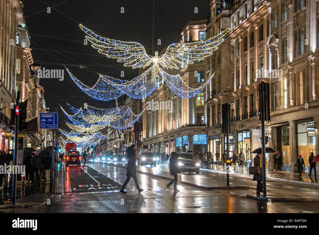 Regents Street, Londra, Regno Unito. 27 Novembre 2018 : le spettacolari luci di Natale la visualizzazione sul Regents Street a Londra la scorsa notte con meno di un mese per andare fino a quando il giorno di Natale. Credito: Phil Rees/Alamy Live News Foto Stock