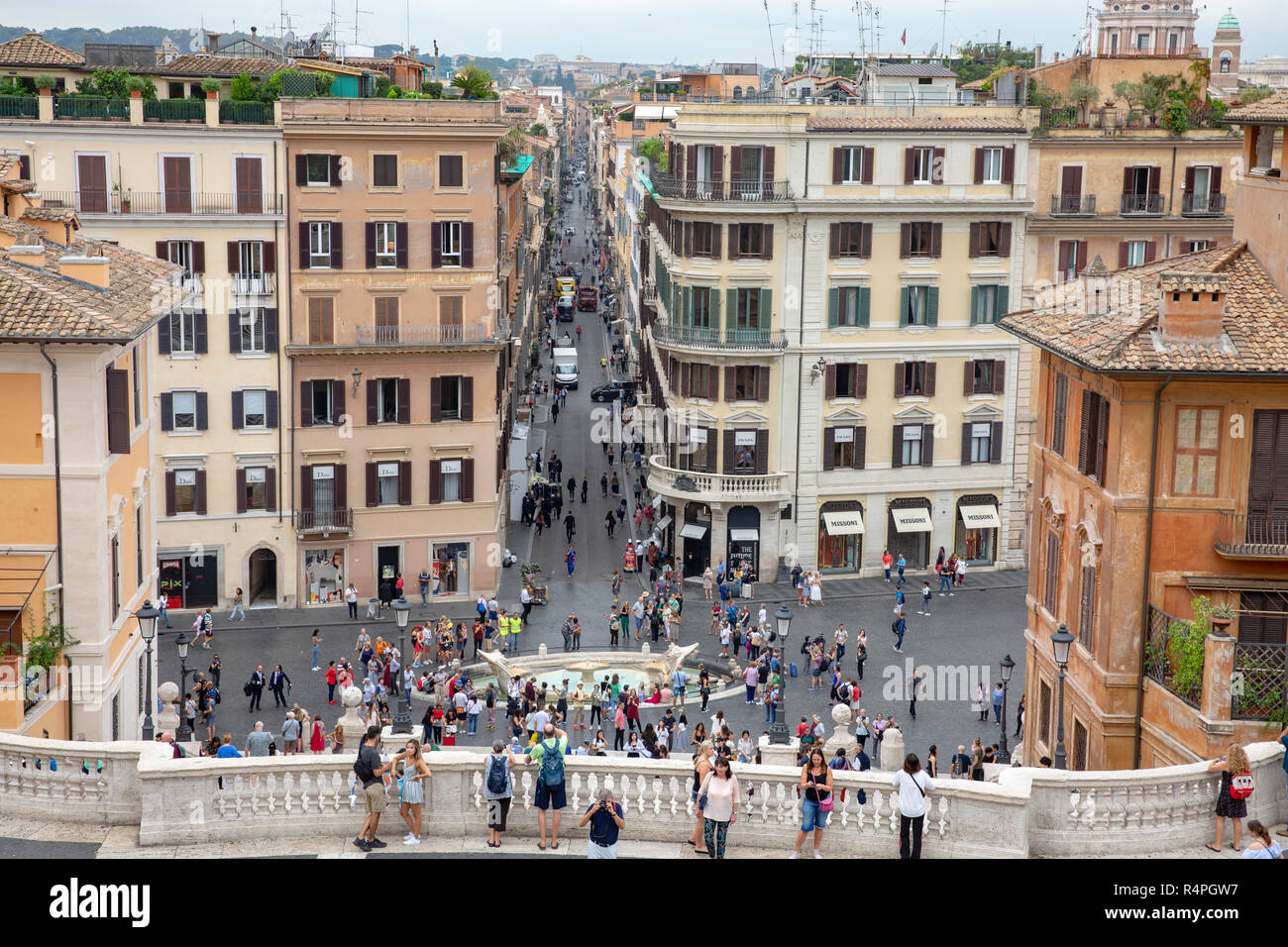 Scalinata di piazza di Spagna e Piazza di Spagna una famosa parte di Roma e molto popolare con i turisti e visitatori,Roma,Italia Foto Stock