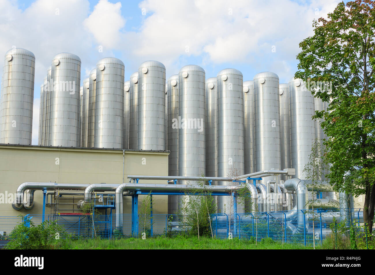 Acque reflue industriali di un impianto di trattamento di purificazione dell'acqua Foto Stock