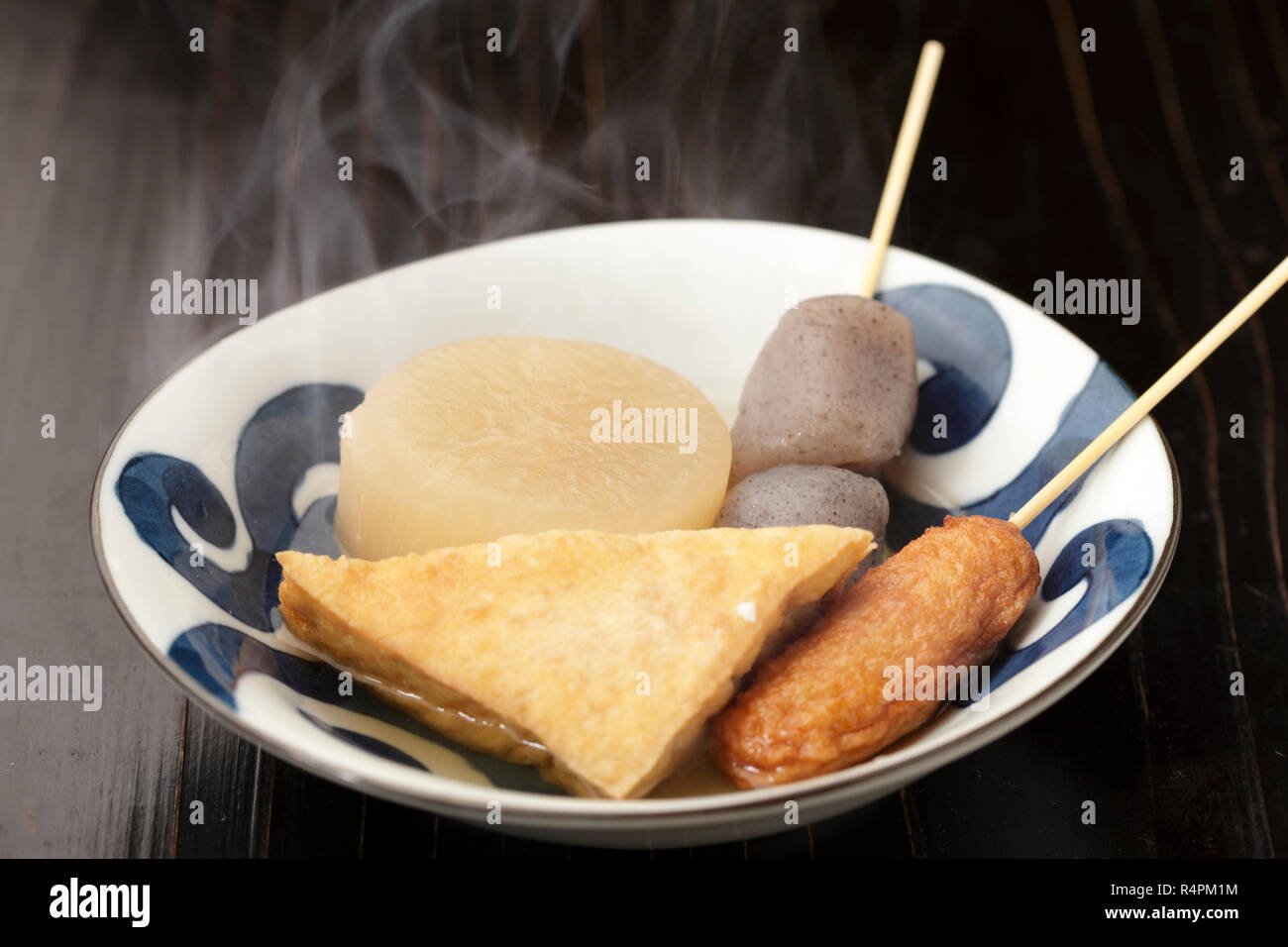 Pasta di pesce con radicchio Foto Stock