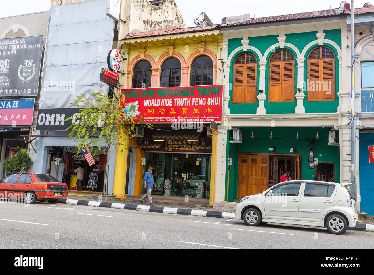 Scena di strada con il Feng Shui Store, Ipoh, Malaysia. Foto Stock