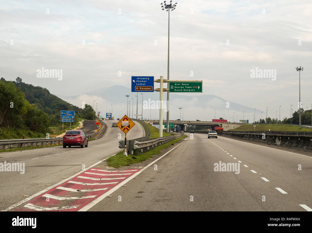 Malaysia. Indicazioni sulla autostrada AH2 tra Ipoh e Taiping. Foto Stock