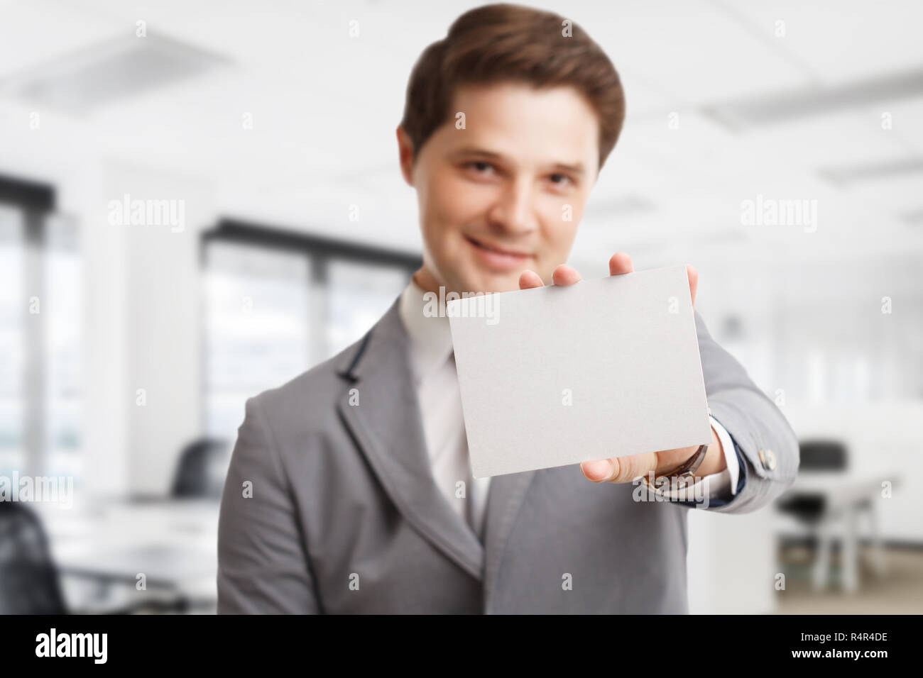 Business, tecnologia Internet e networking concetto. Giovane imprenditore di successo nel processo di lavoro Foto Stock