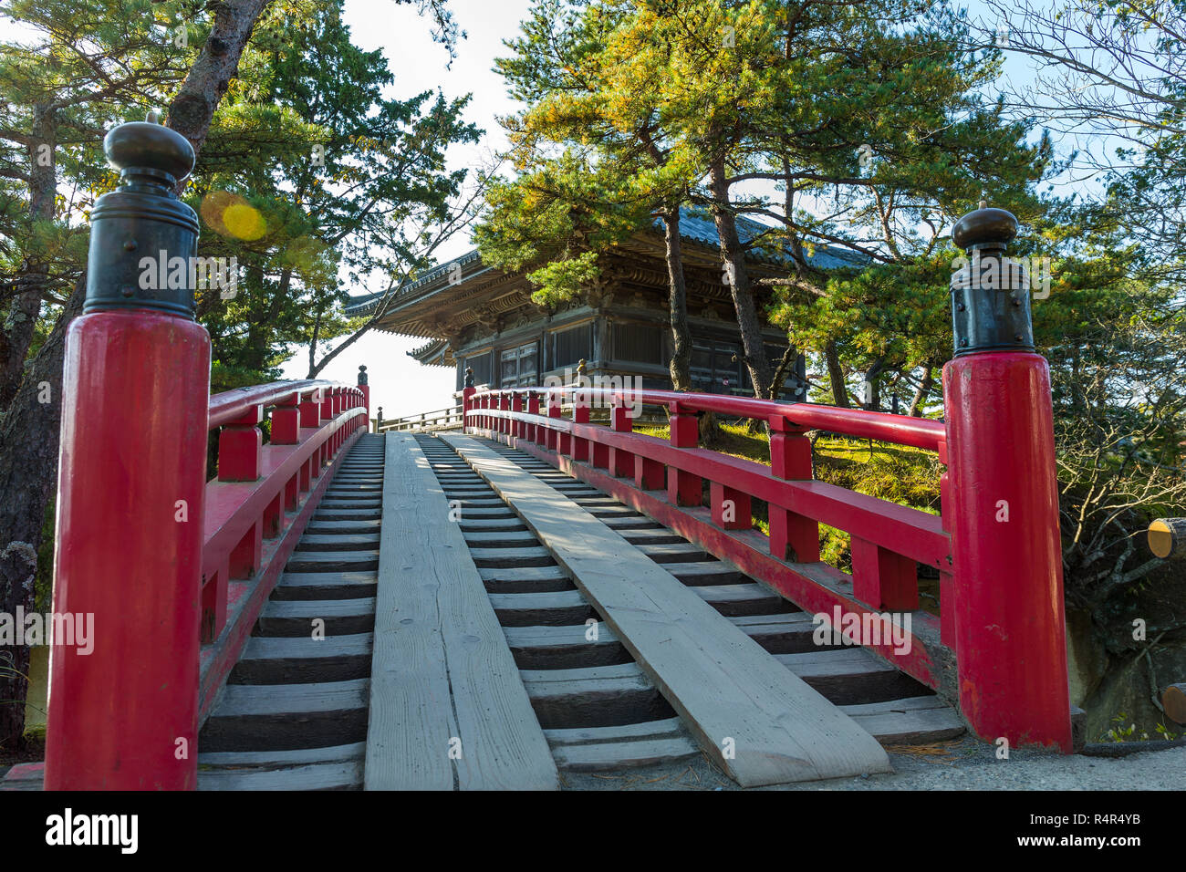 Matsushima e ponte rosso di Tempio giapponese Foto Stock