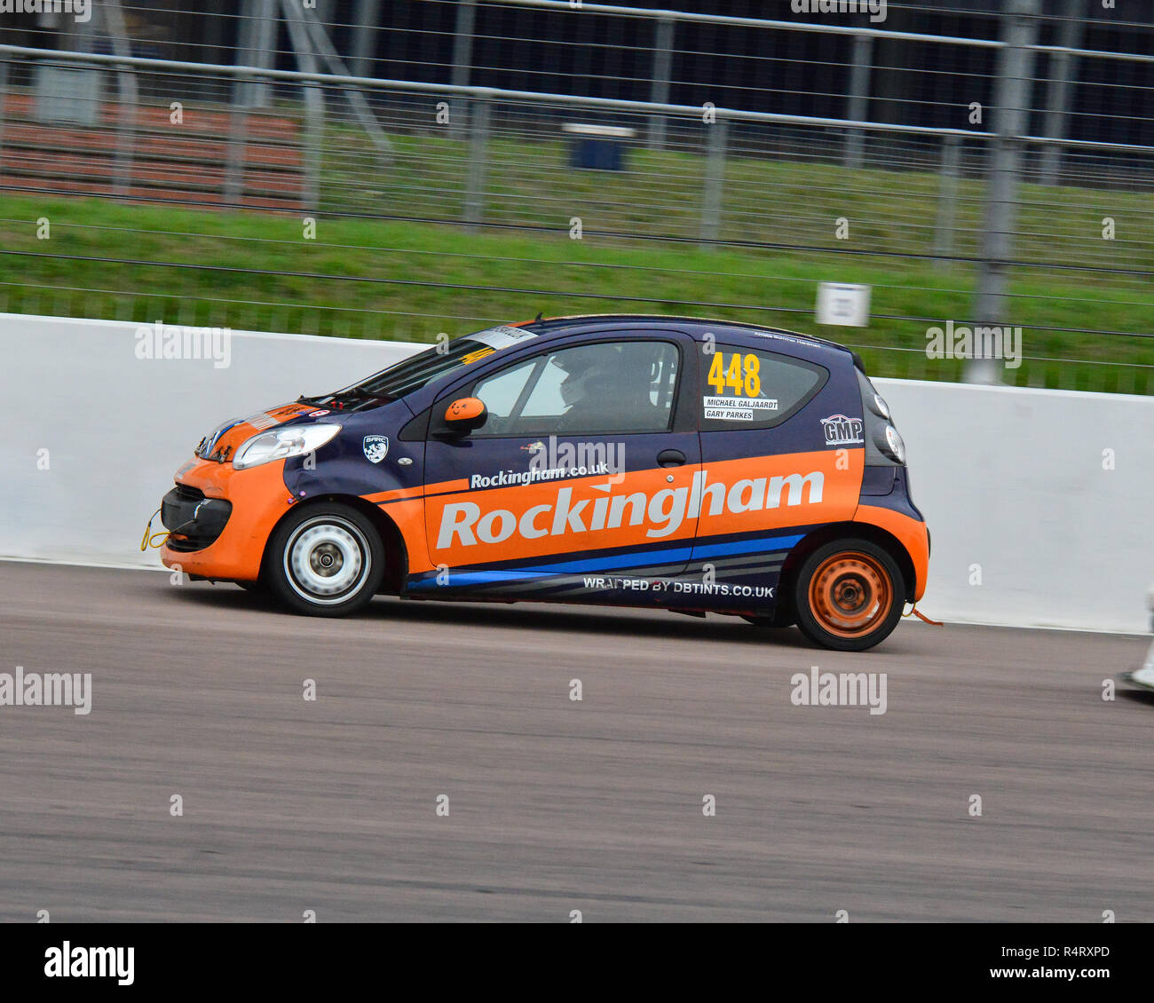 Gary Parkes, Michael Galjaardt, Citroen C1, un'ora di gara, Rockingham Super Send-Off, Rockingham Motorsport Speedway, Sabato, 25 novembre 2018, Foto Stock